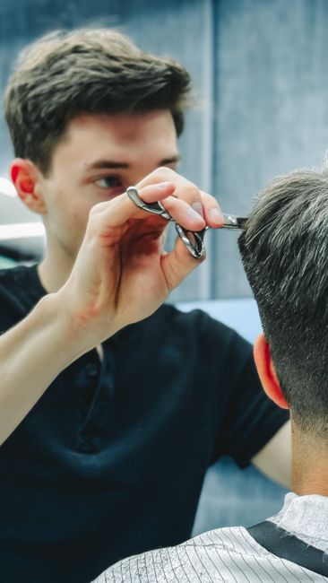 Scissor cut and styling detail